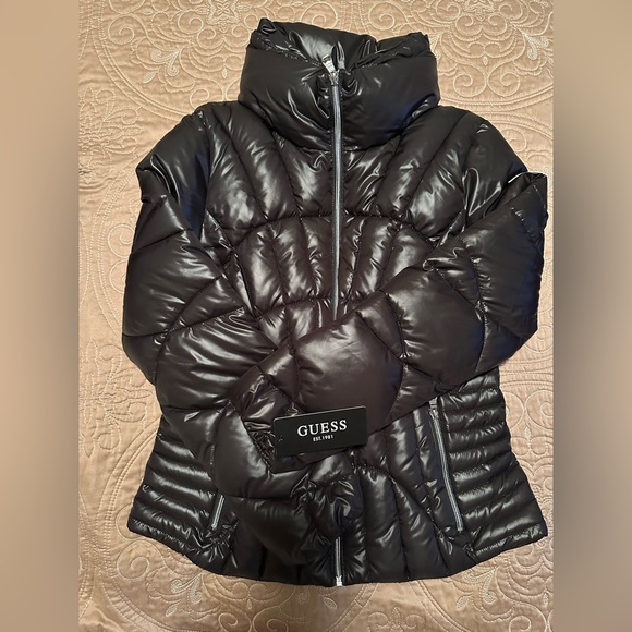 NWOT Women’s Black Puffer Jacket - Medium - Picture 6 of 11